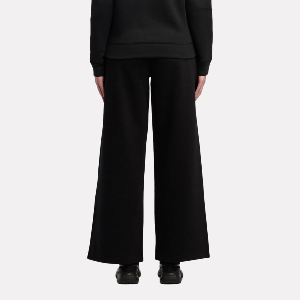 بنطال فليس للنساء بشعار صغير وقصّة واسعة